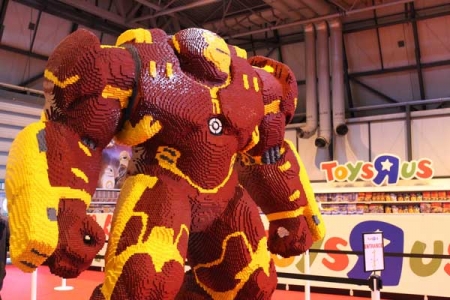 BRICK Hulkbuster ToysrUs